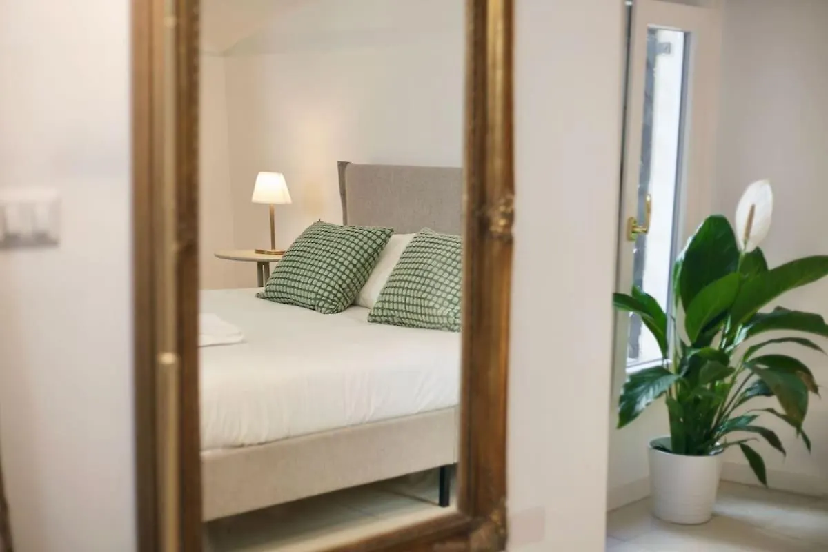 Spacious & Quiet Miracle In Trastevere Rzym