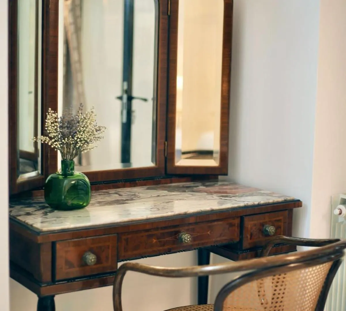 Spacious & Quiet Miracle In Trastevere Rome Apartment