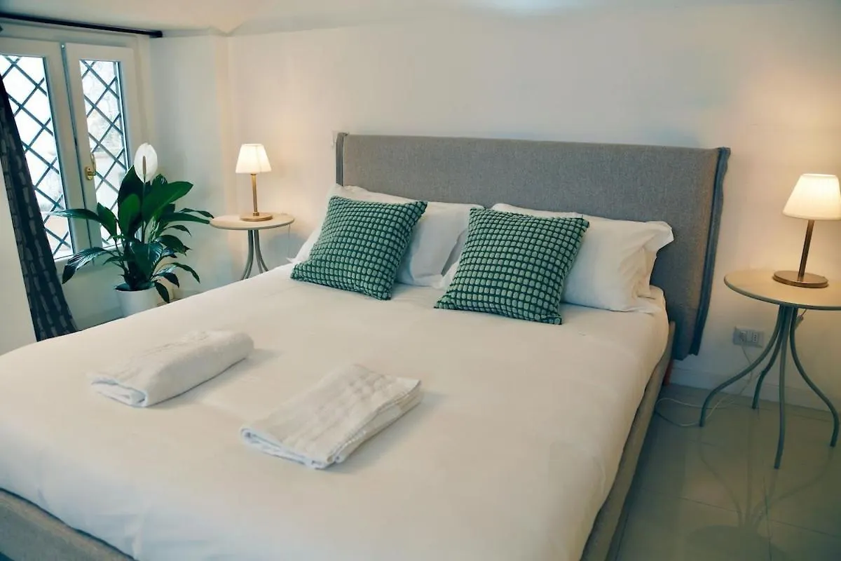 Apartment Spacious & Quiet Miracle In Trastevere Rome Italy