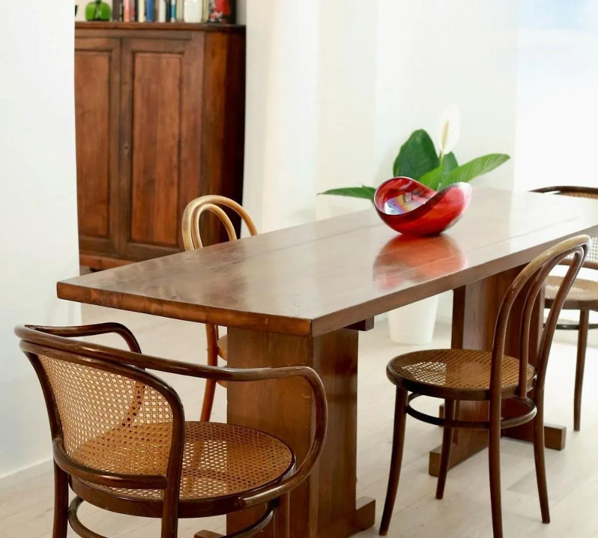 Spacious & Quiet Miracle In Trastevere Rome Apartment